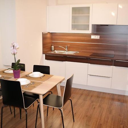 Riverside Apartman With Free Parking Gyor Ngoại thất bức ảnh