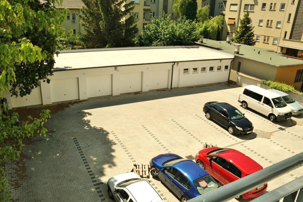 Riverside Apartman With Free Parking Gyor Ngoại thất bức ảnh