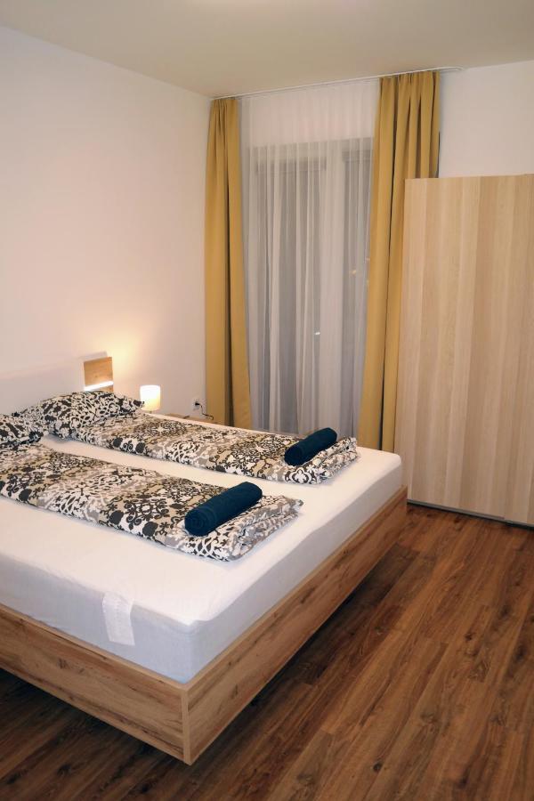Riverside Apartman With Free Parking Gyor Ngoại thất bức ảnh